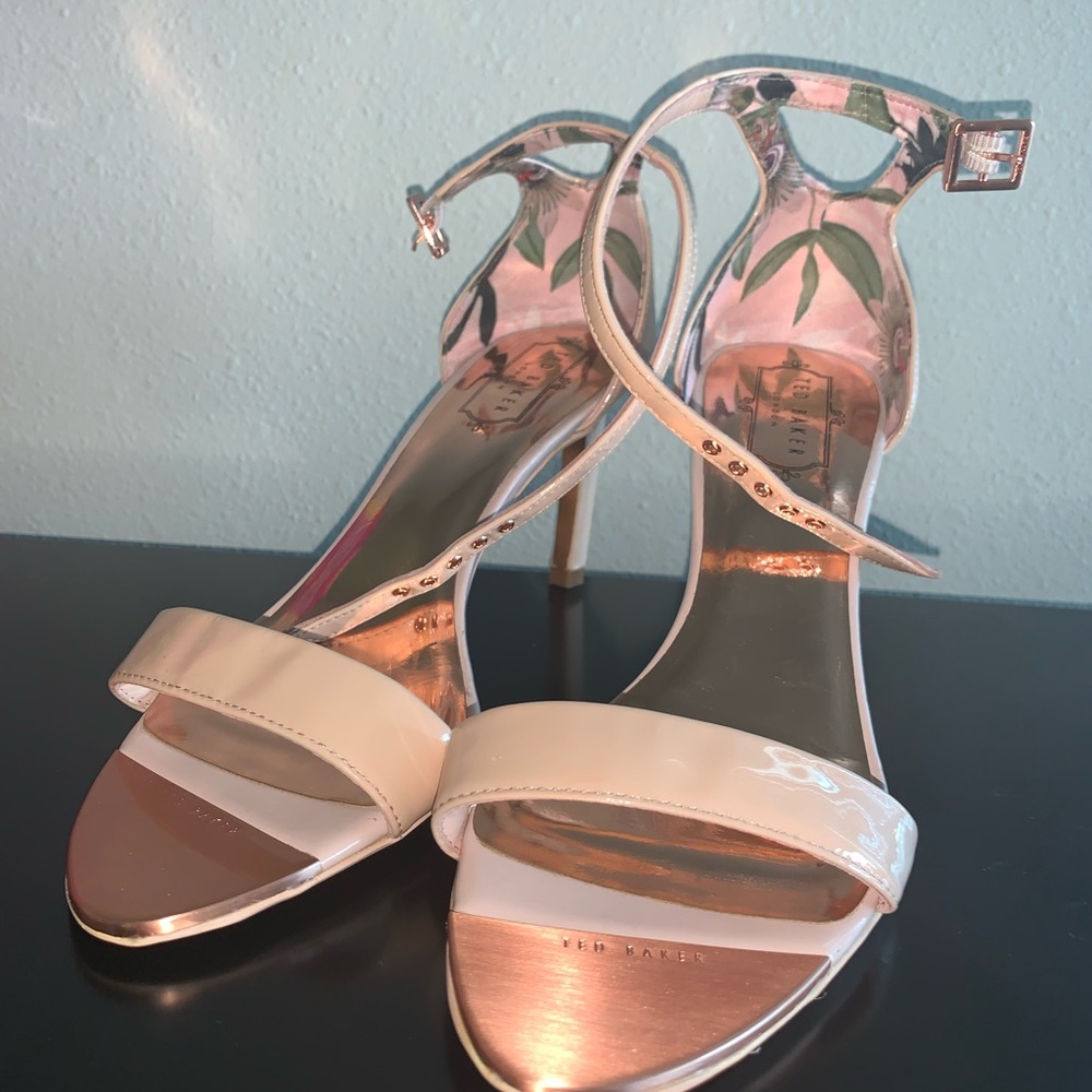 Heels - Picture 2 of 9